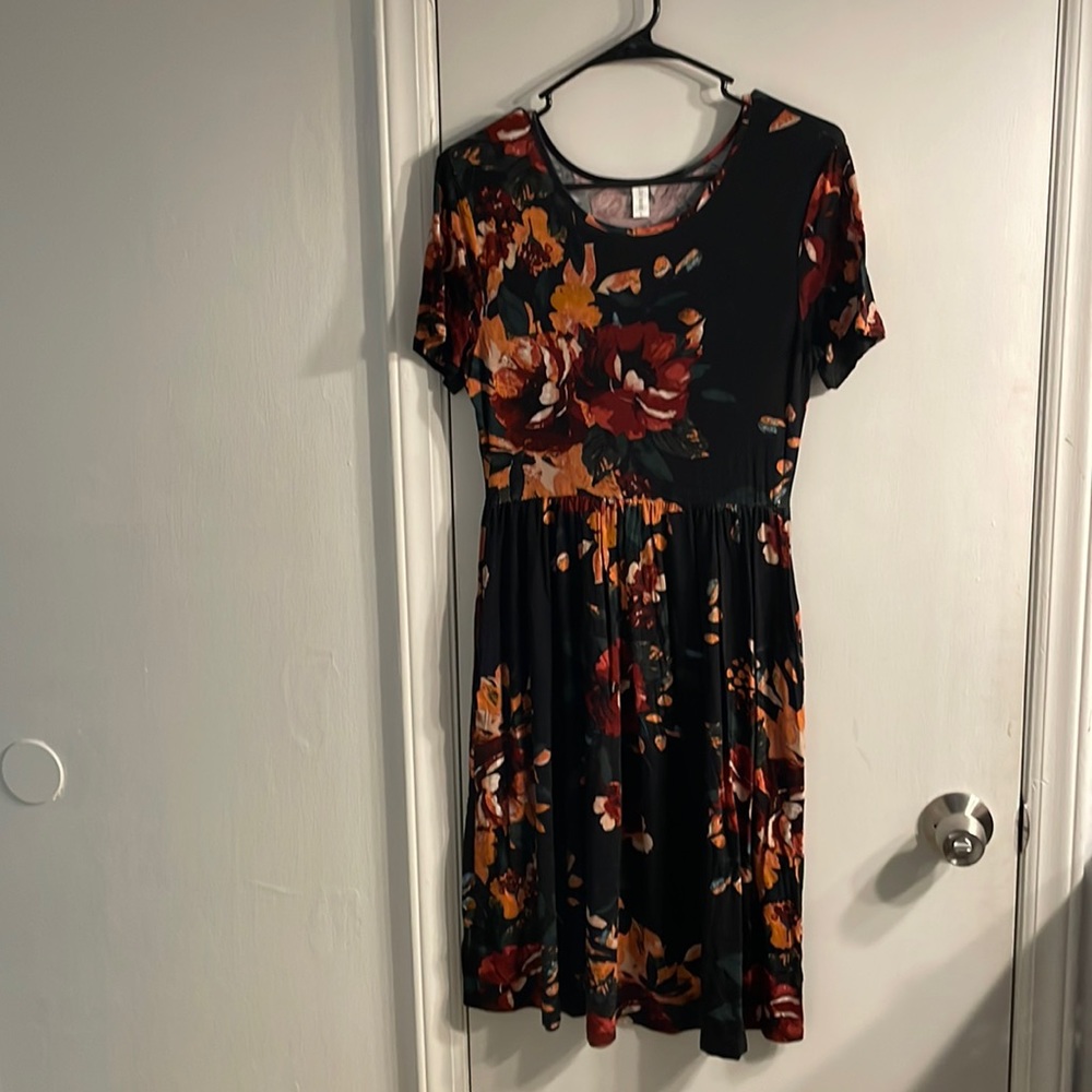 Knee length floral dress with pockets